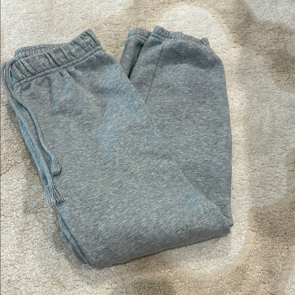 TNA Gray Sweatpants with Elastic Waistband and Tapered Legs see all pictures